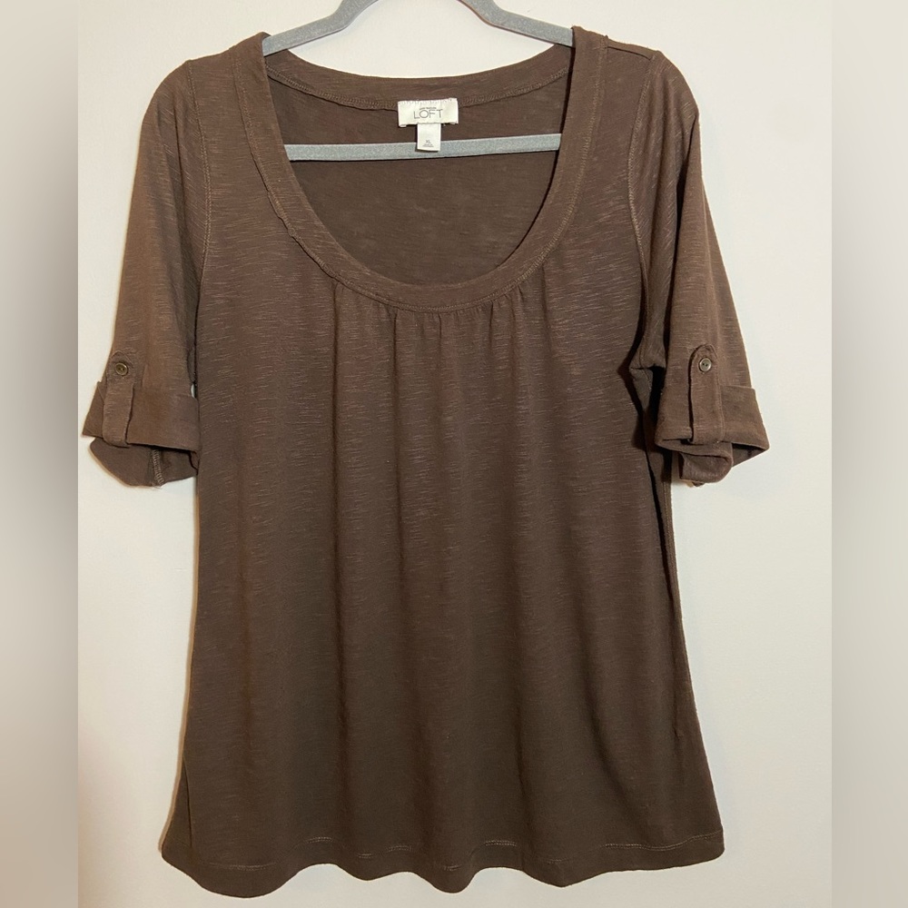 Ann Taylor Loft woman’s brown shirt with elbow-length sleeves. Size XL